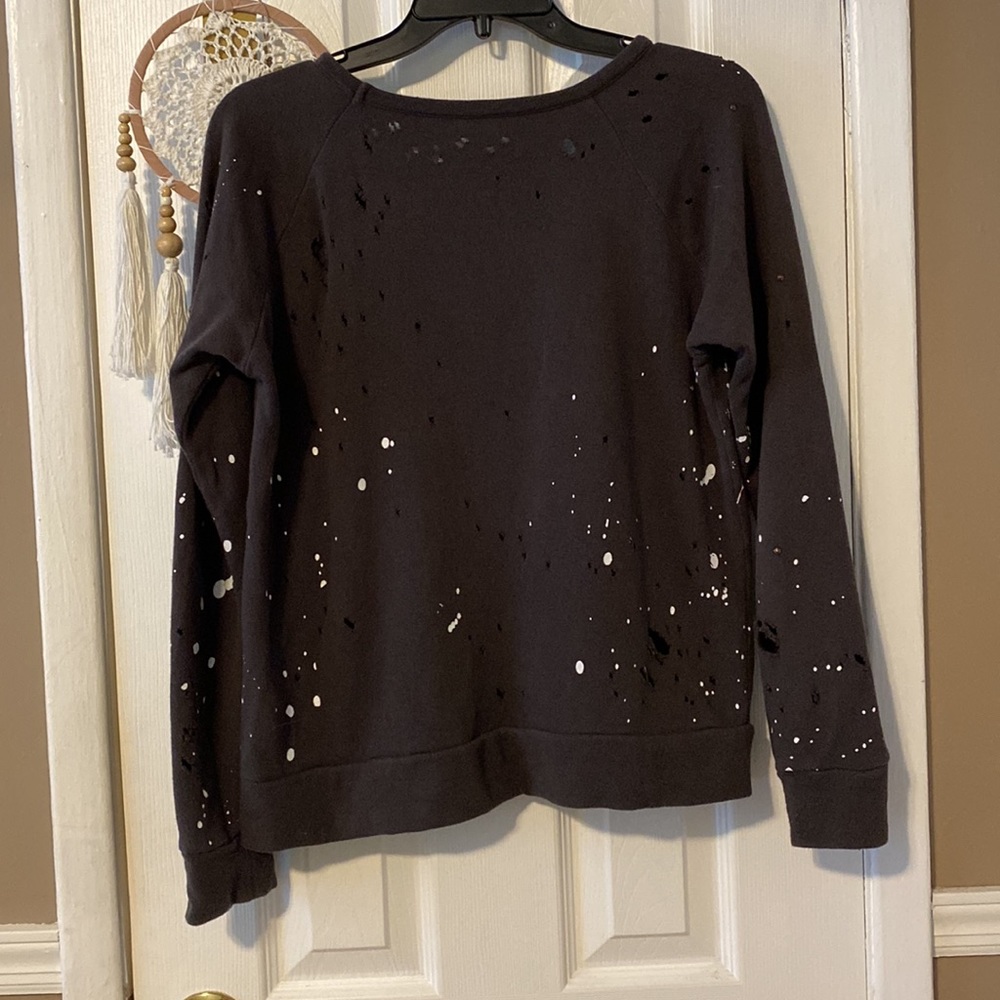 Chaser charcoal paint splatter and stud distressed sweatshirt w holes
Aisle “i - Picture 5 of 8